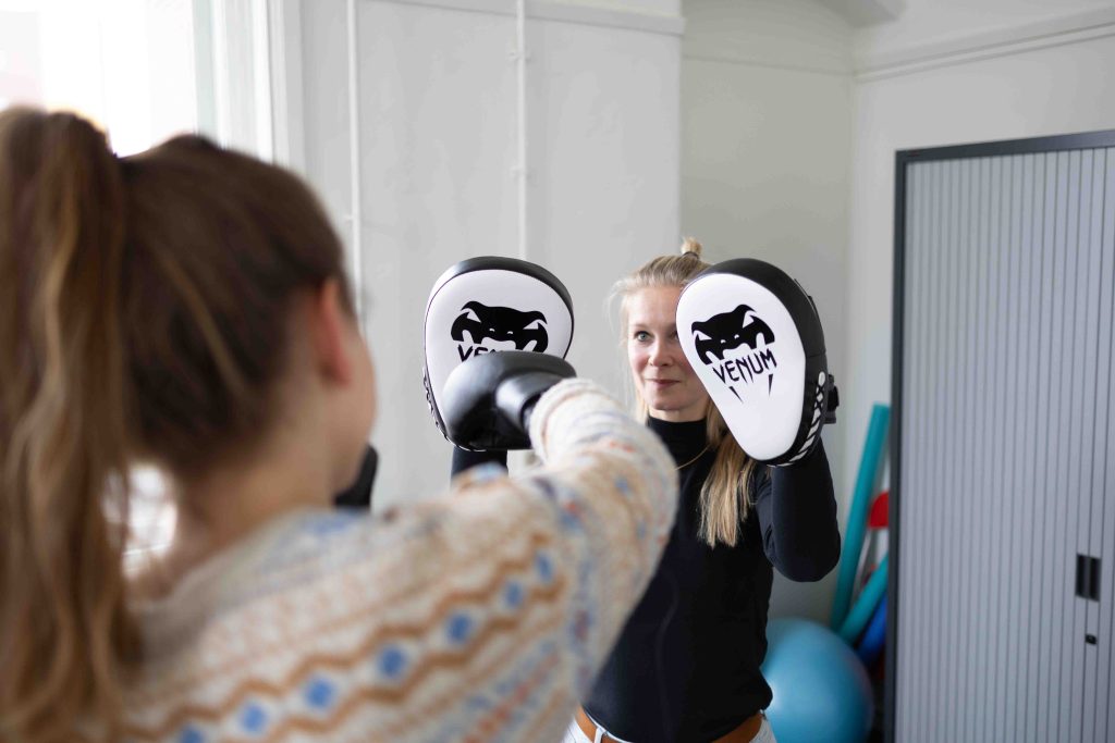 Therapeute Lisanne tijdens haar PMT sessie